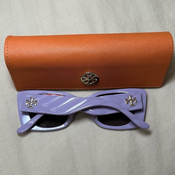 Tory Burch Sunglasses - Picture 7 of 8